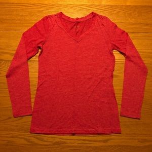 Women’s long sleeve v-neck